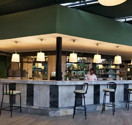 Hotel Larissa Garden 4*