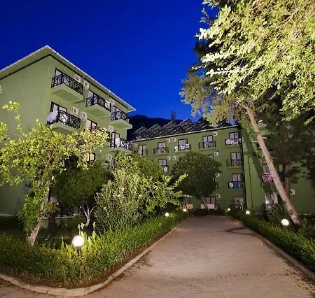 Hotel Larissa Garden 4*