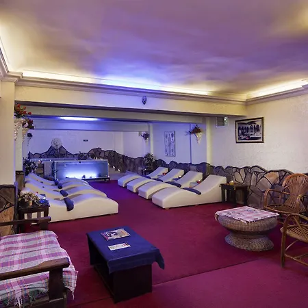 Hotel Larissa Garden 4*